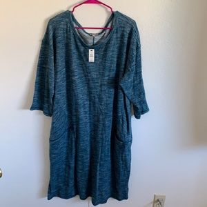 T-shirt dress 3/4 length sleeves. Two pockets with zippers! Perfect casual look